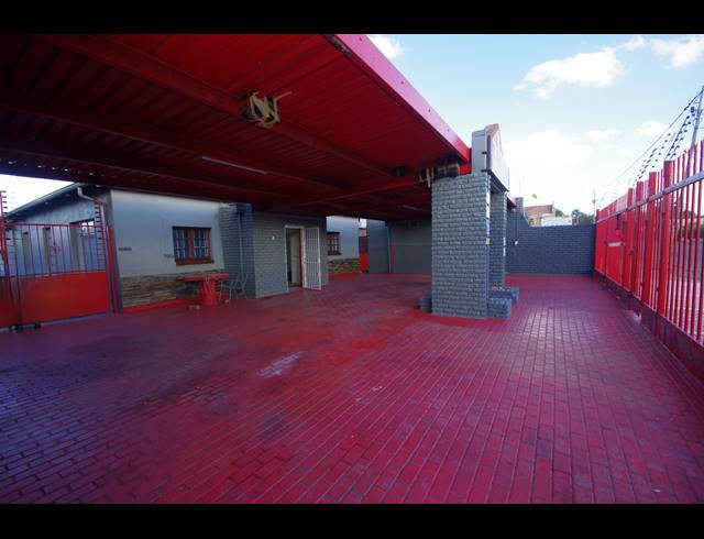 200M² INVESTMENT FOR SALE IN SPRINGS CENTRAL